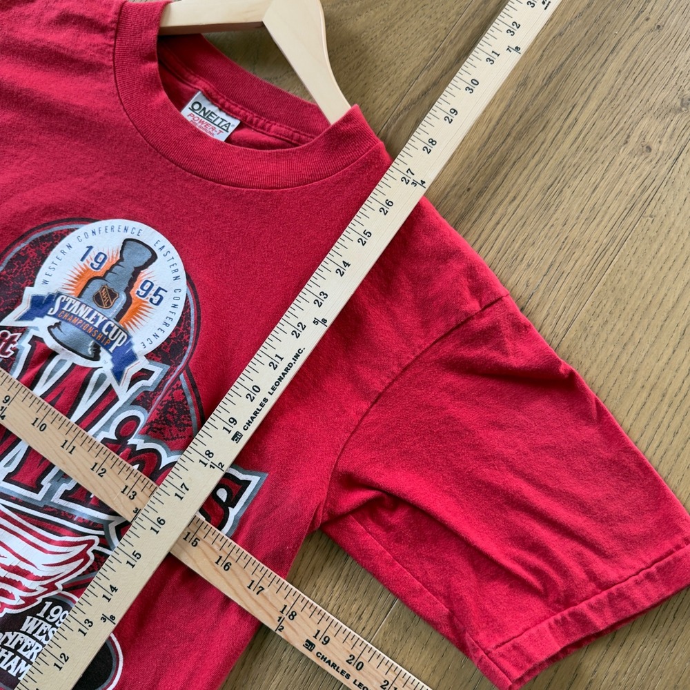 Mens Oneita Detroit Red Wings T-Shirt Medium Red 1995 Western Conference Champs - Picture 6 of 6